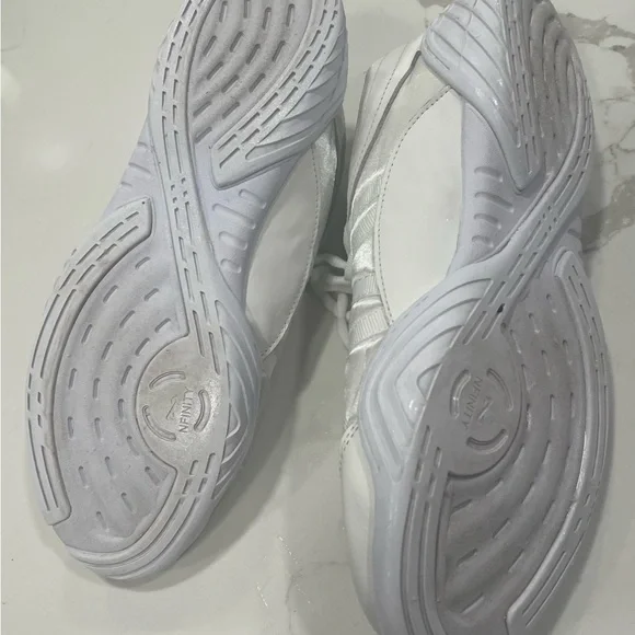 NFINITY Evolution White Sneakers - Picture 5 of 8